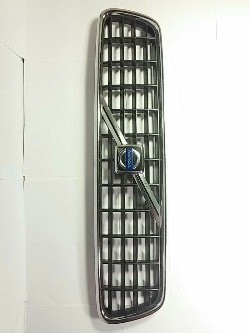 2005 VOLVO XC90 FRONT GRILLE VOLVO EMBLEM 8620641, 50091 OEM CHROME