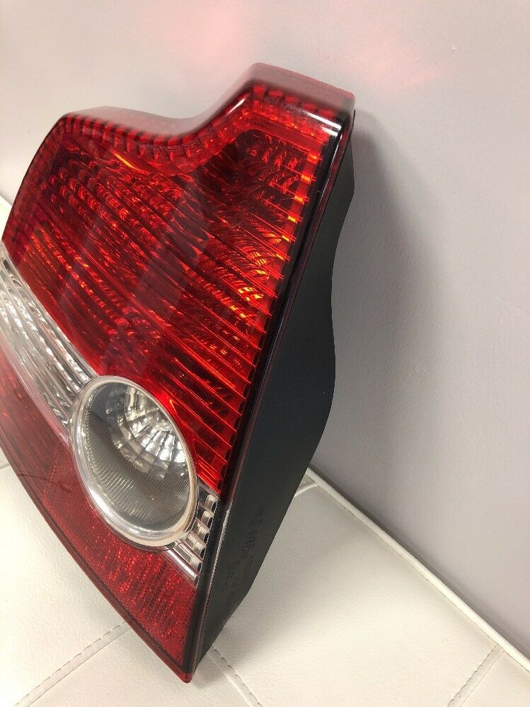 04-07 S40 DRIVER TAIL LIGHT LAMP left side taillight OEM bulb carrier S-40 NICE