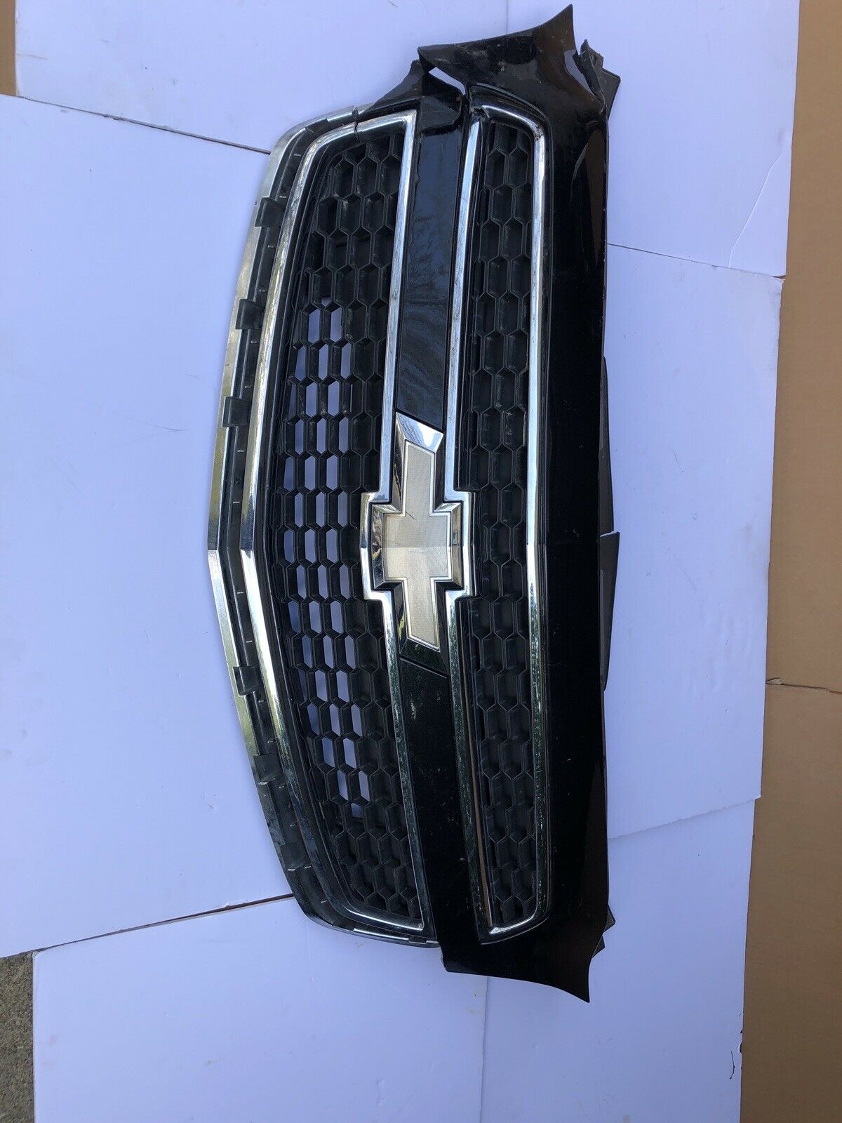 13 CHEVY MALIBU Front Bumper Support Frame Grille Grill Air Deflector 22883316