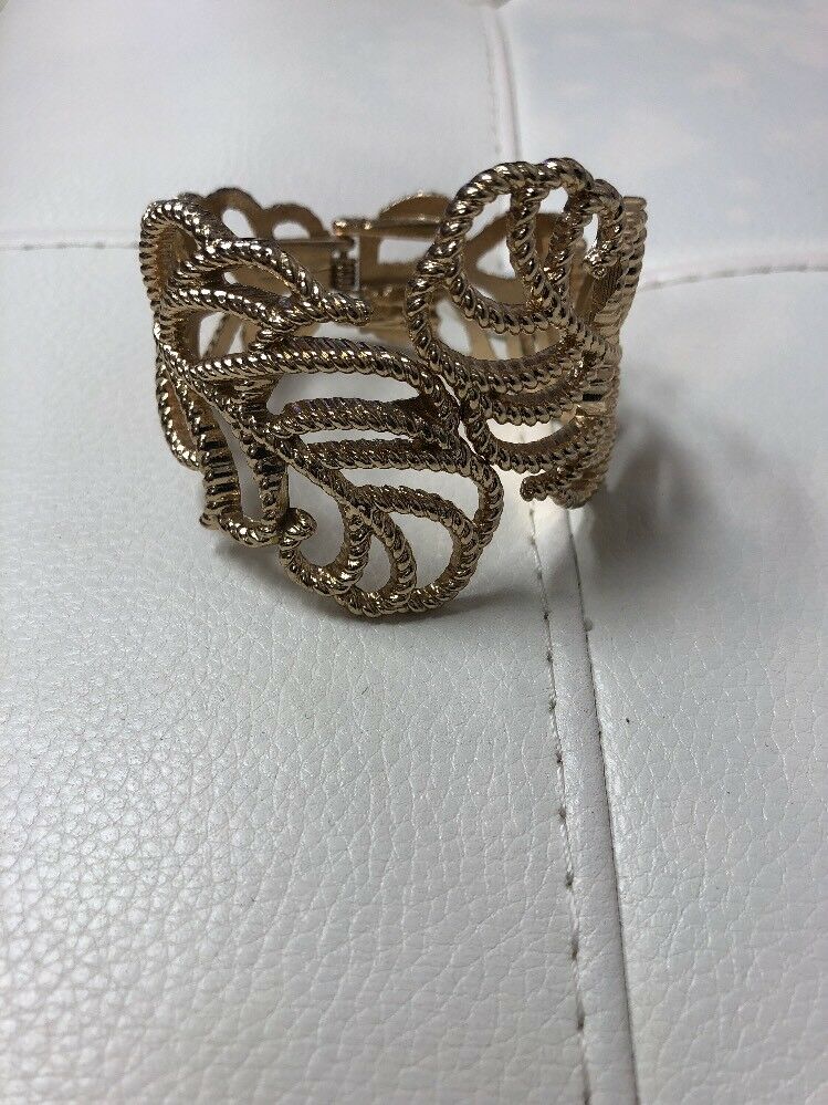VINTAGE DECO  DESIGNED GOLD  PLATED  SNAP ON BRACELET