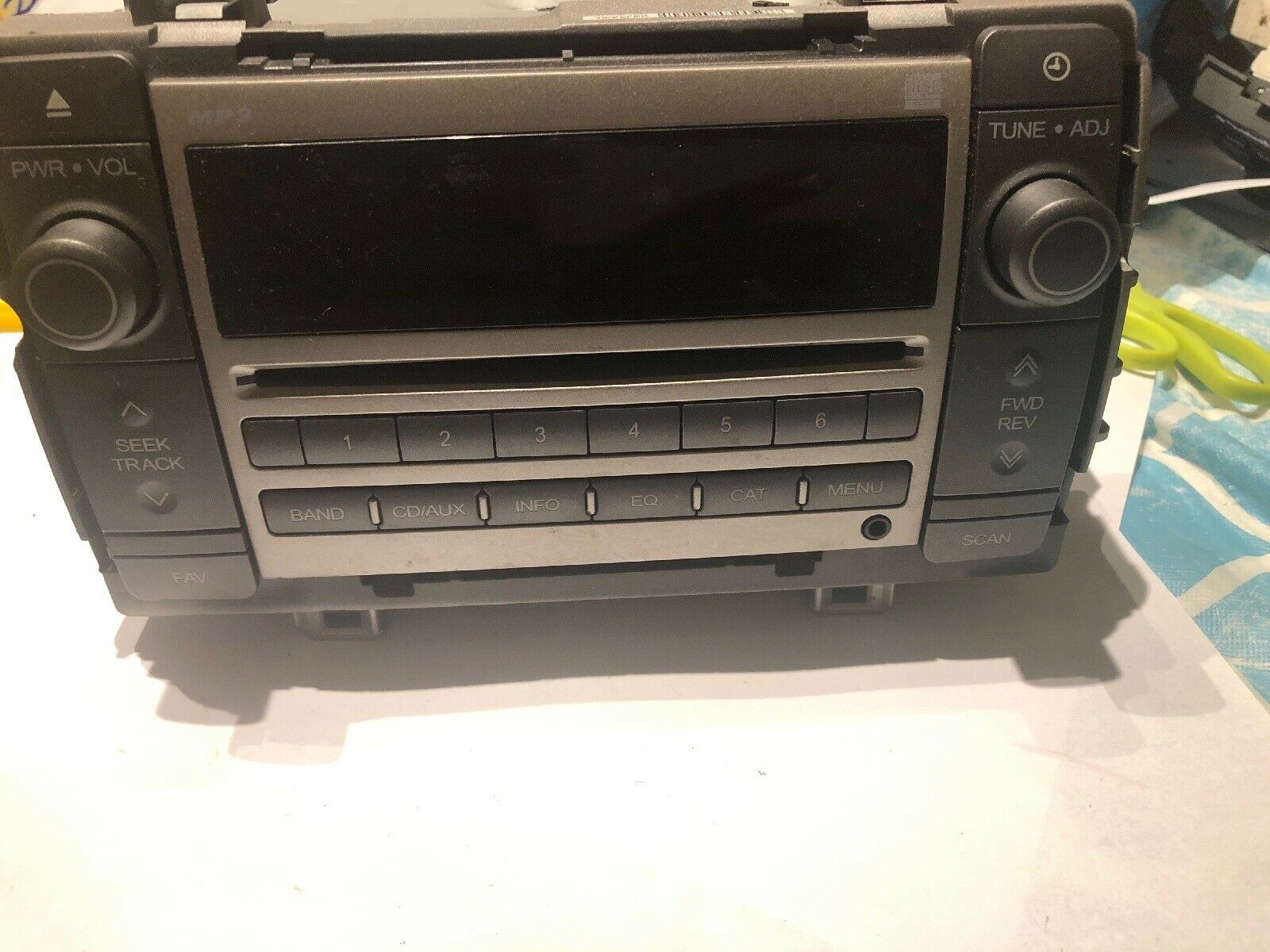 2009 2010 2011 Toyota Matrix OEM AM/FM Radio 6 CD Player SAT Receiver 11820