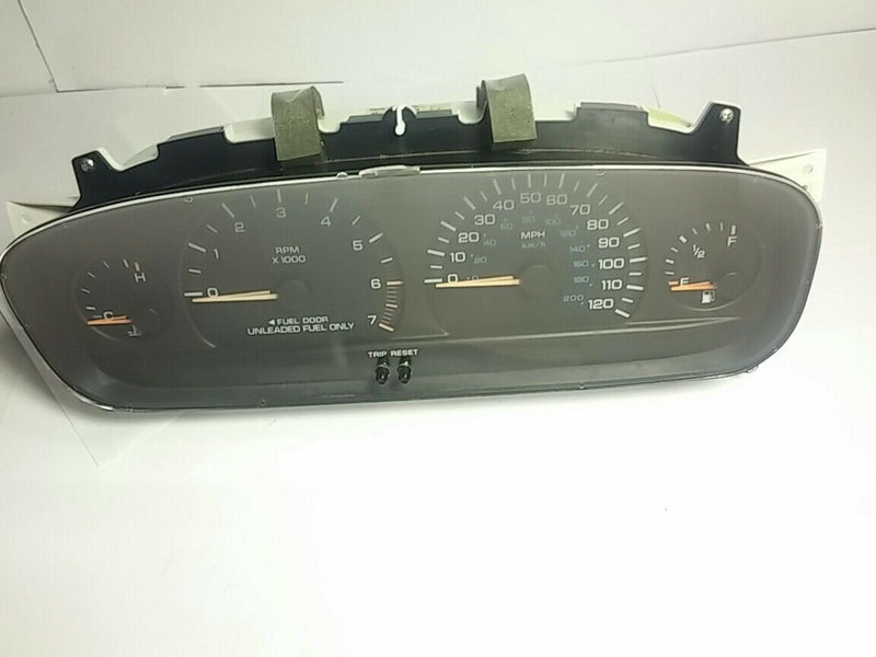 Like new! 26,789 miles on speedometer.  1996-1998 Dodge Caravan/ Chrysler Town Country instrumental gauge cluster speedometer