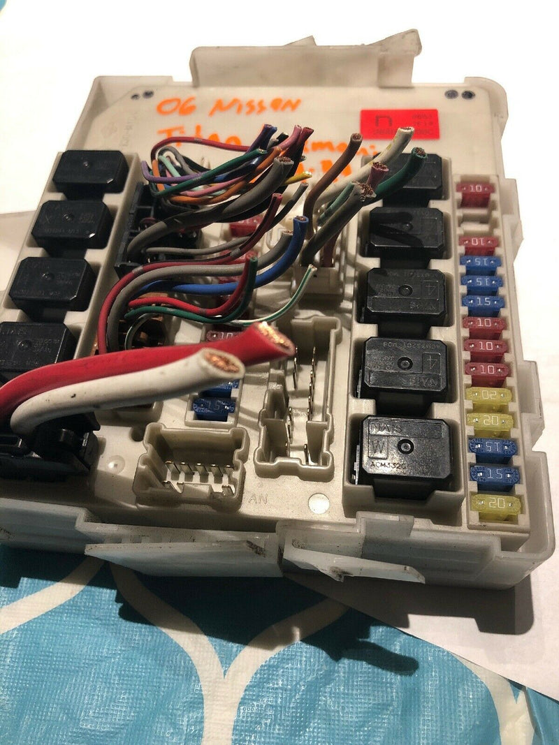 2004-07 05 06 07 NISSAN TITAN ARMANI IPDM ENGINE FUSE RELAY BOX 284B6-7S002 OEM