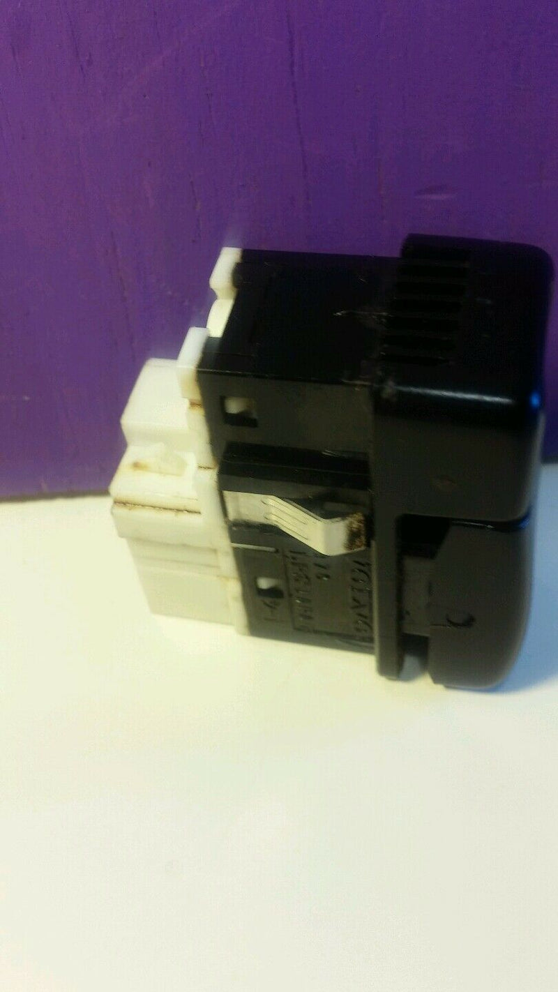 Volvo 850 Passengers Seat Heater Switch 9148766