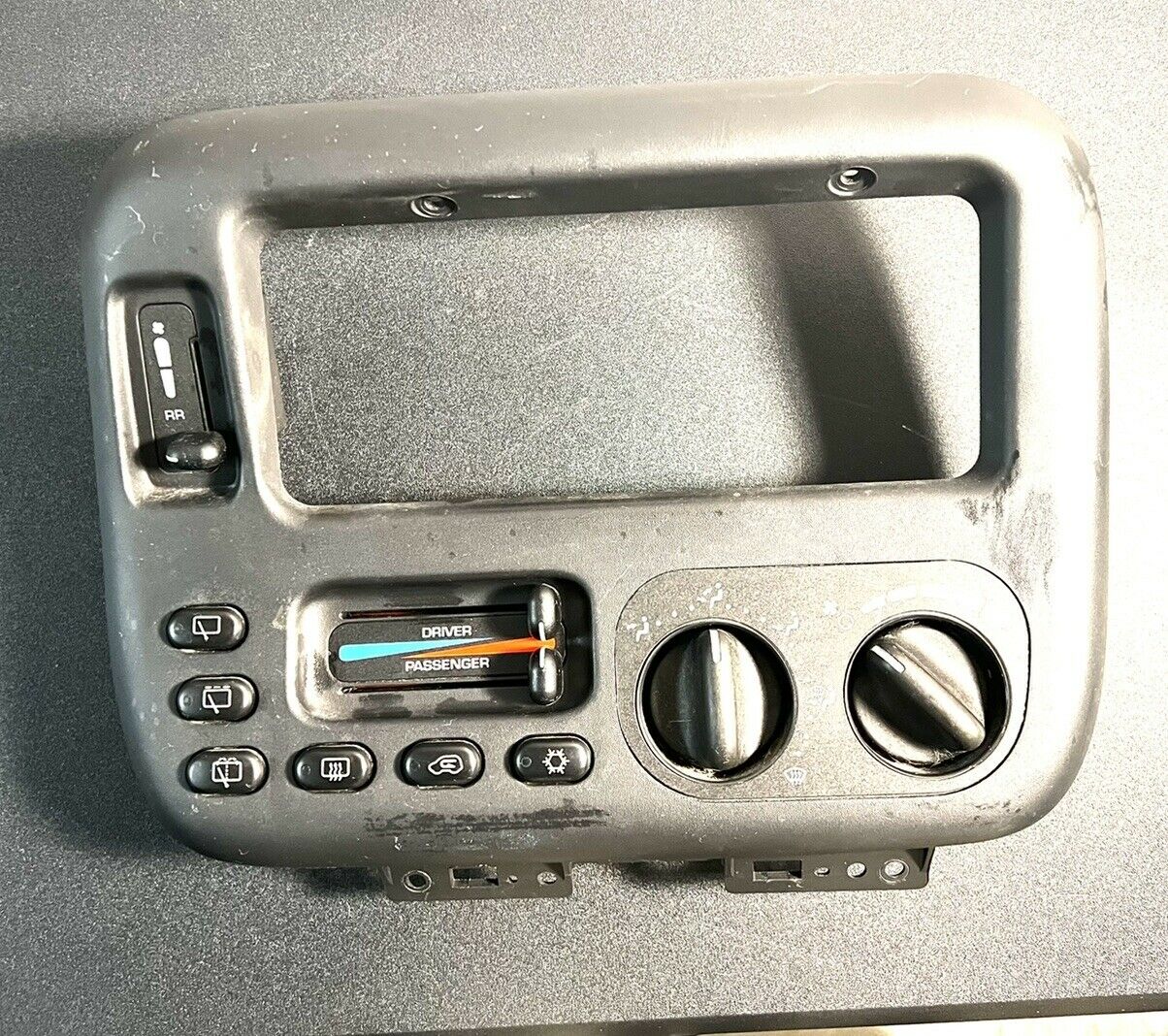 1999 - 2000 Caravan Town & Country AC Heater Climate Control Part# 04677917AB