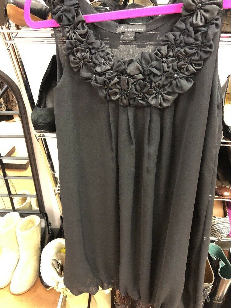 Forever 21 Long Sleeveless Dress Shirt With Floral Flowers Around Neckline