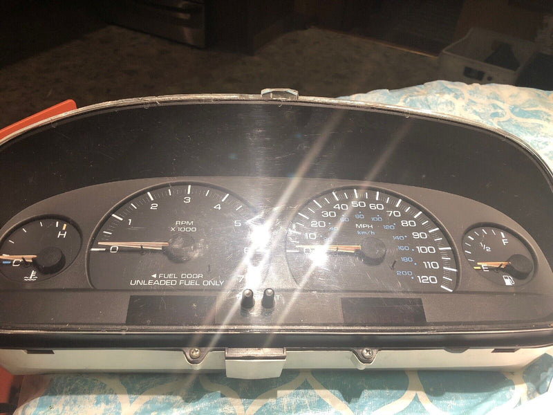 Fairly New 1996-00 Chrysler Town Country instrumental gauge cluster speedometer