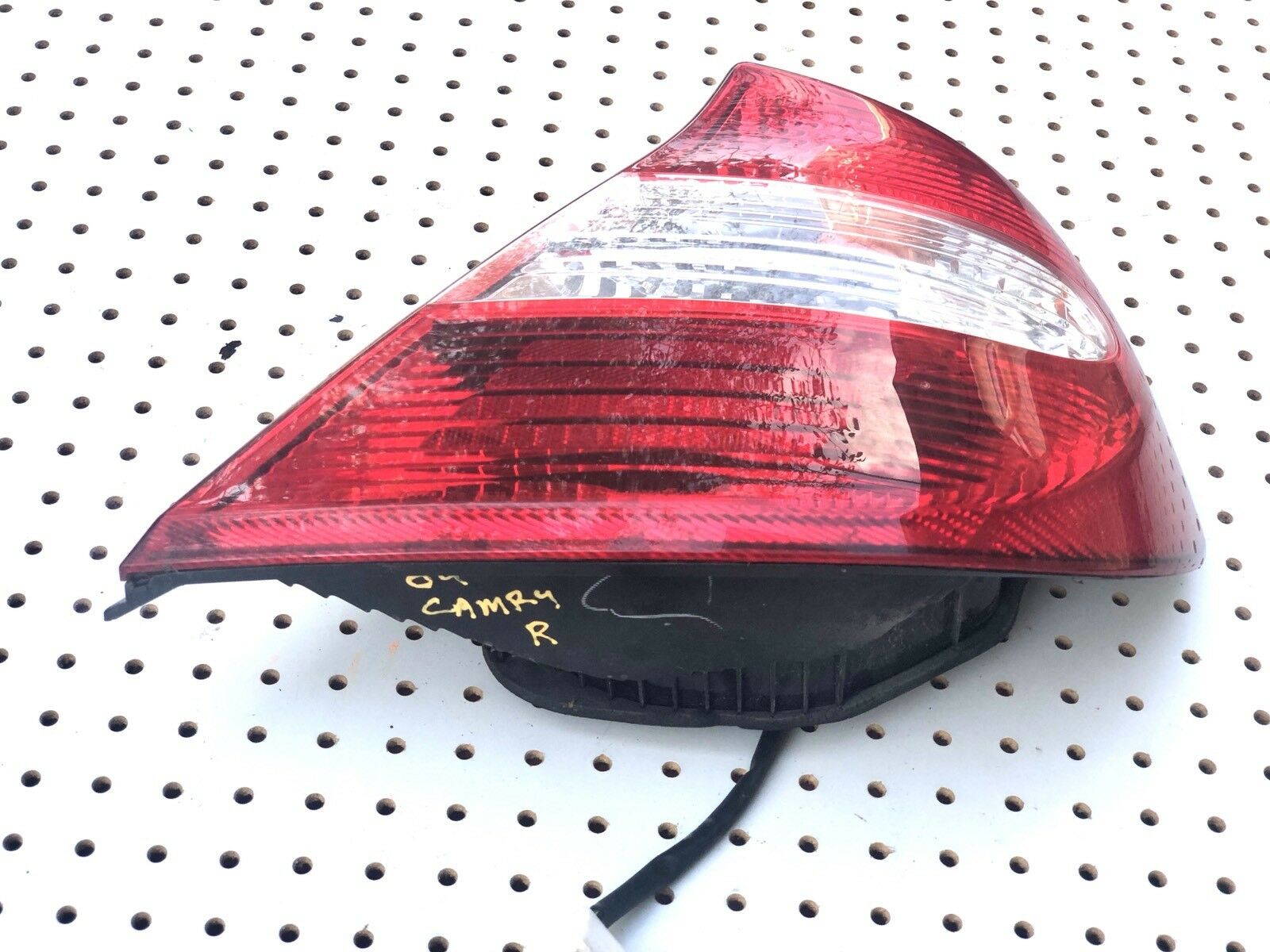 New Passenger Side Right Tail Lamp Lens and Housing 81551AA050
