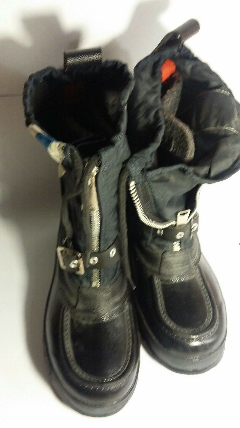 KIDS BLACK BOOT. SIZE 4. WITH STRIPE FROM KOREA. PLASTIC & CANVAS. NEW W/OUT TAG