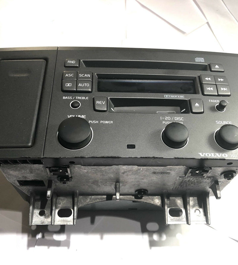 2001 VOLVO CROSS COUNTRY AM/FM RADIO CD RECEIVER PLAYER 8651153