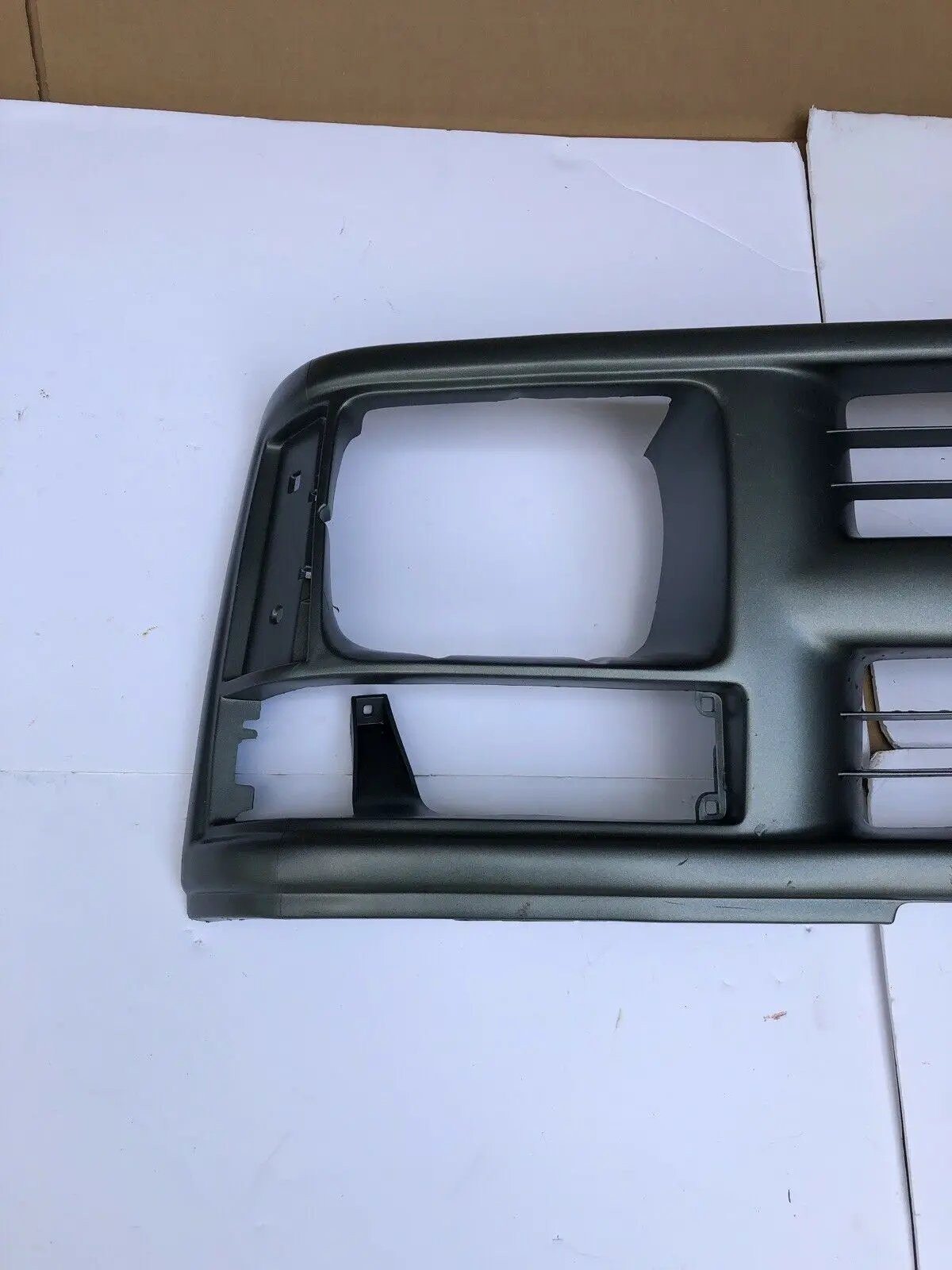 94-02 Chevy C/K Fullsize Pickup Truck Grill Grille Assembly GM1200358 15709236 by Unbranded