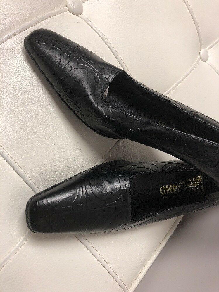 Salvatore Ferragamo   black leather pumps  Size 8.5 2A