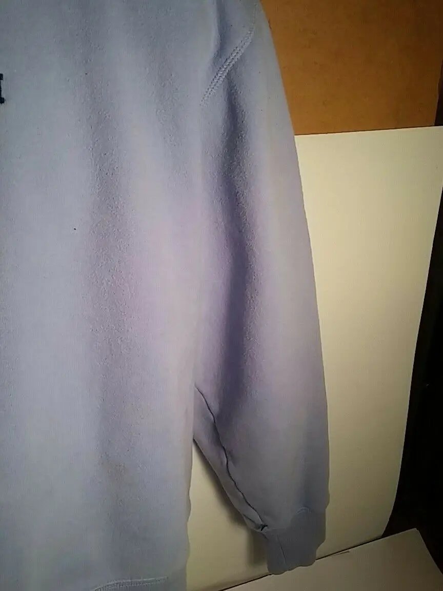MEN'S IZOD large sky blue/LIGHT PURPLE sweatshirt, SZ. LARGE. 82%, 18% POLYESTER by IZOD