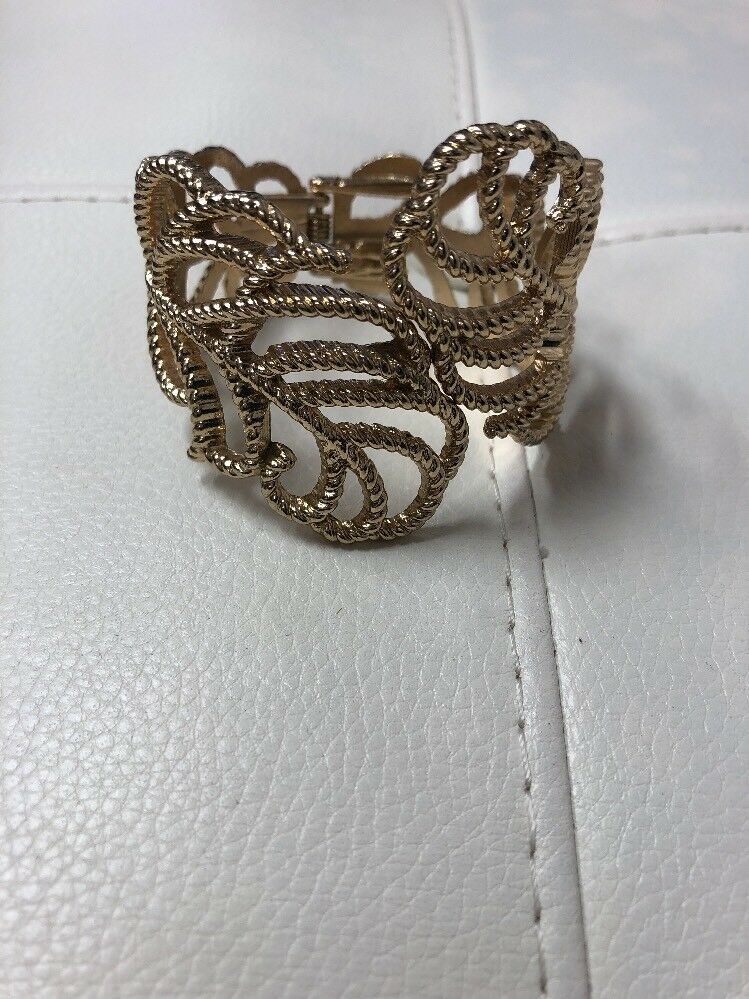 VINTAGE DECO  DESIGNED GOLD  PLATED  SNAP ON BRACELET