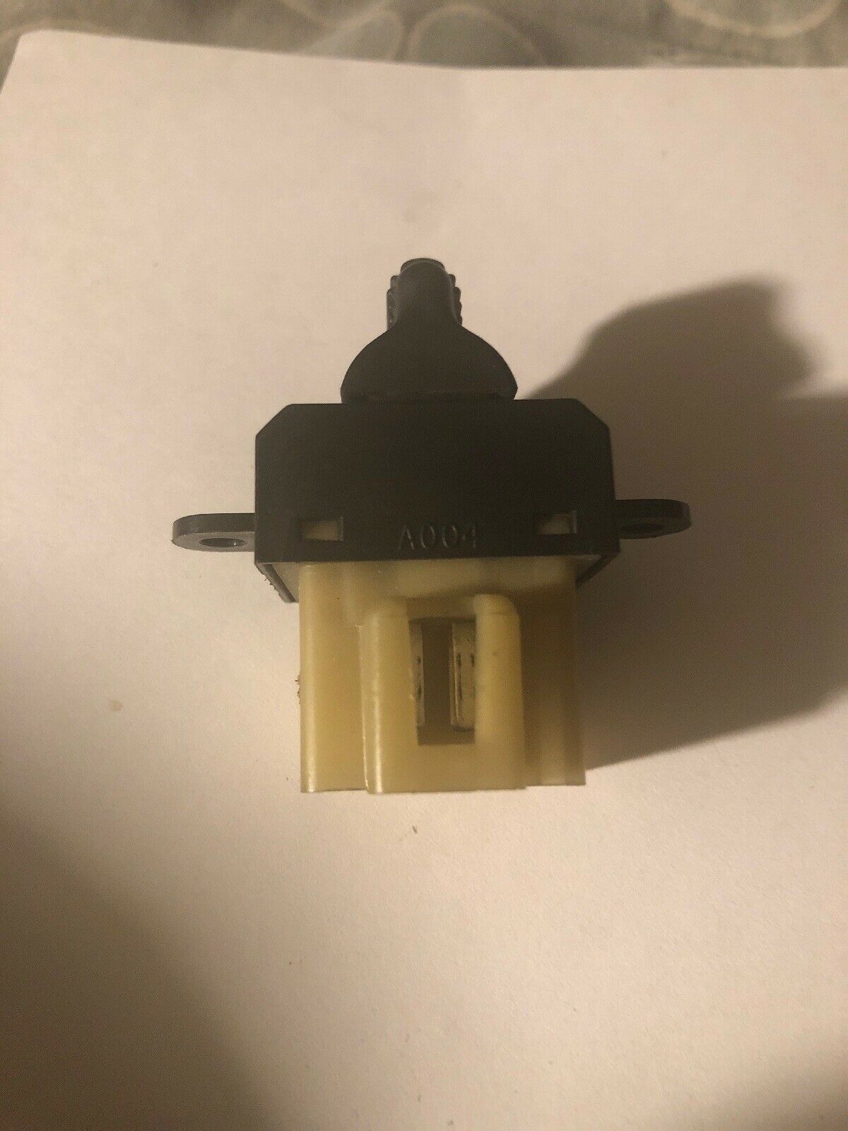 PASSENGER POWER WINDOW SWITCH 2001-2007 Town Country and Grand Caravan 2001-07