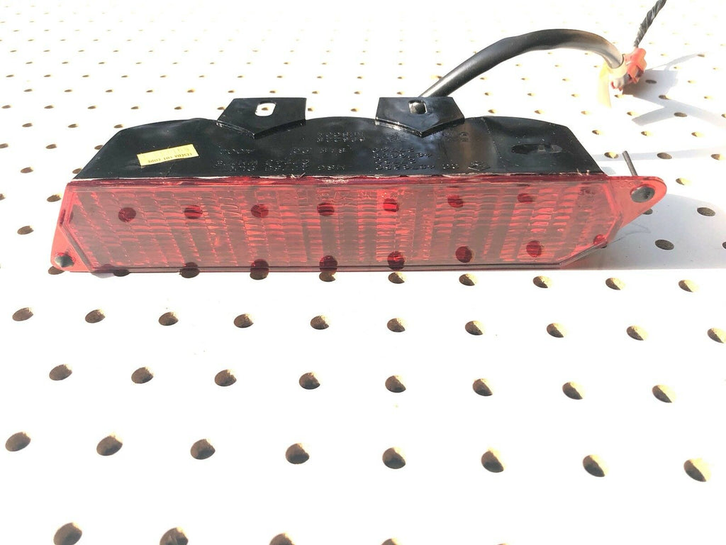 97 98 99 00 TOWN COUNTRY CARAVAN VOYAGER Third Brake Center Light Lamp Red Stop