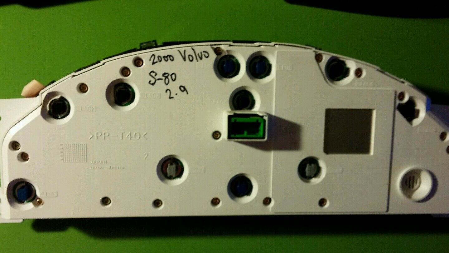 2000 Volvo S80 SPEEDOMETER ODOMETER TACHOMETE GAS GAUGE INSTRUMENT CLUSTER GAUGE