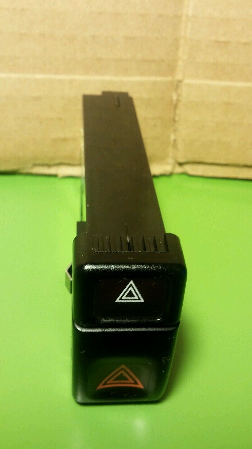 V70 EMERGENCY HAZARD SWITCH  OEM 9125204