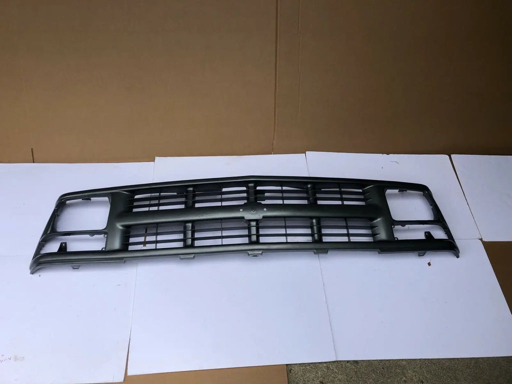 94-02 Chevy C/K Fullsize Pickup Truck Grill Grille Assembly GM1200358 15709236 by Unbranded