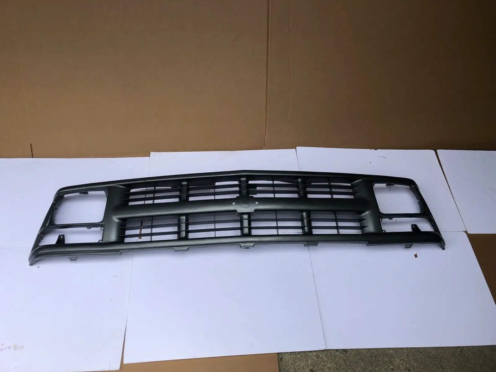 94-02 Chevy C/K Fullsize Pickup Truck Grill Grille Assembly GM1200358 15709236 by Unbranded