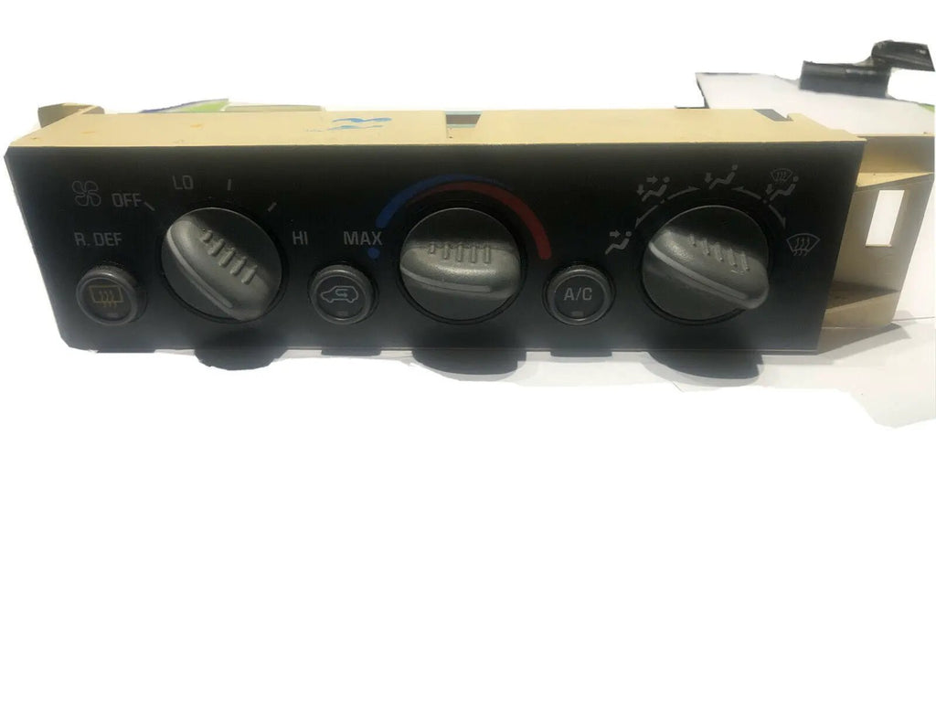 96-99 GM Suburban Sierra 1500 Silverado Climate Control 16240105 by GM/Delco