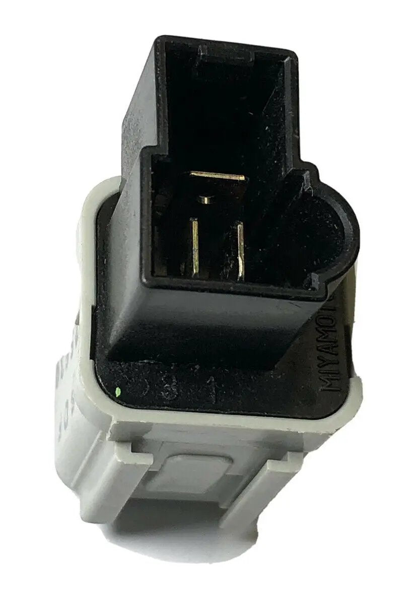 887-Genuine Nissan (1990-2003) 3-Pin White-Black Horn Relay 25630-C9962 12V OEM by Nissan (Genuine OE)