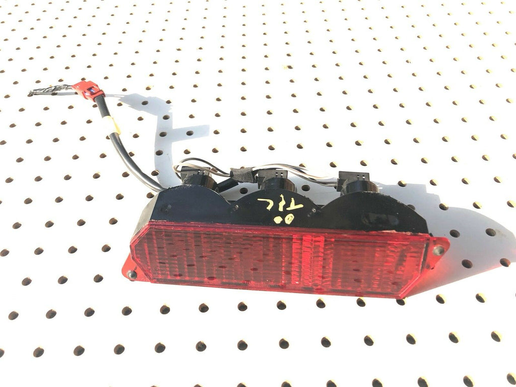 97 98 99 00 TOWN COUNTRY CARAVAN VOYAGER Third Brake Center Light Lamp Red Stop