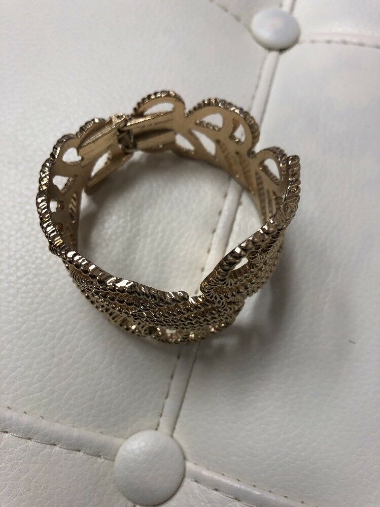 VINTAGE DECO  DESIGNED GOLD  PLATED  SNAP ON BRACELET