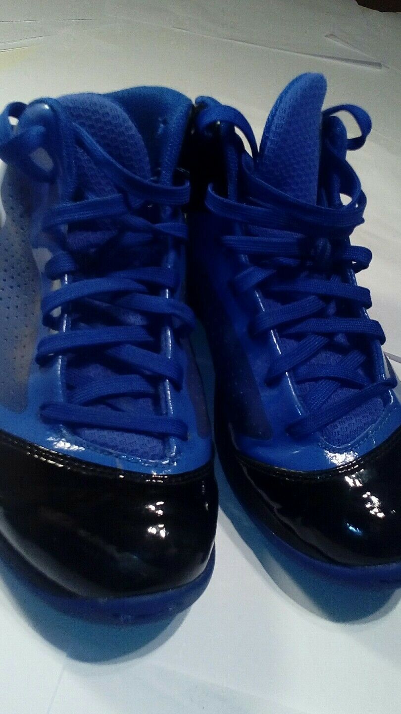 under Armour blue and black high top tennis sjoes size 5.5