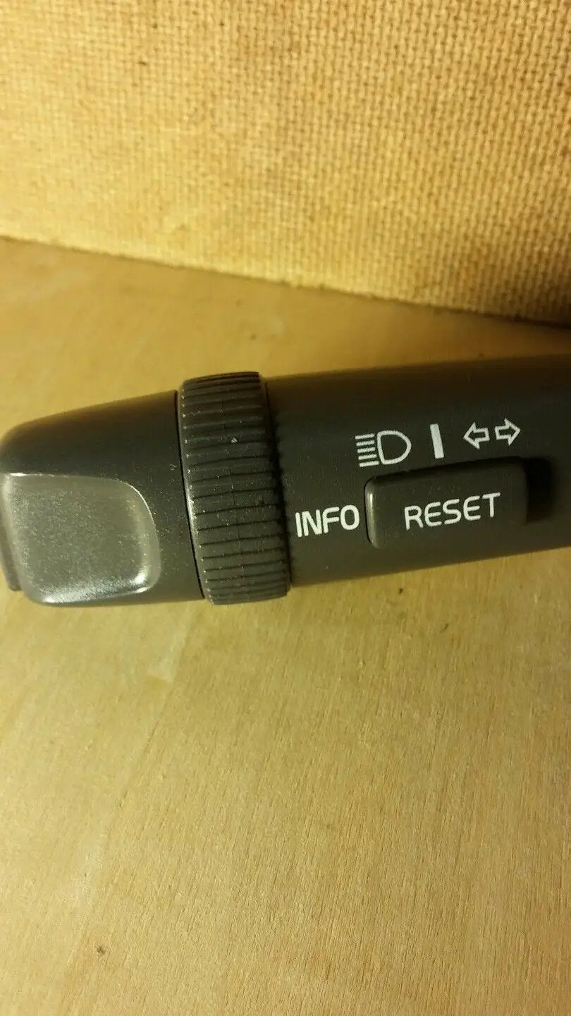 SlightlyV used OLVO V70 INFO RESET TURN SIGNAL COMBINATION HEADLIGHT SWITCH OEM by VOLVO OEM