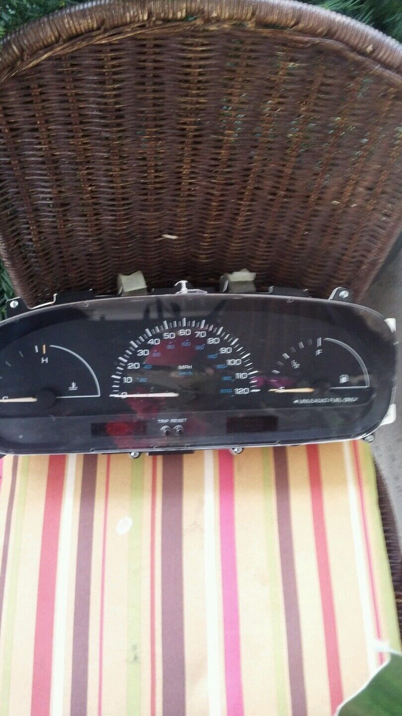 2000 Dodge Caravan Instrument Cluster Speedometer Tachcometer gas gauge OEM GO o