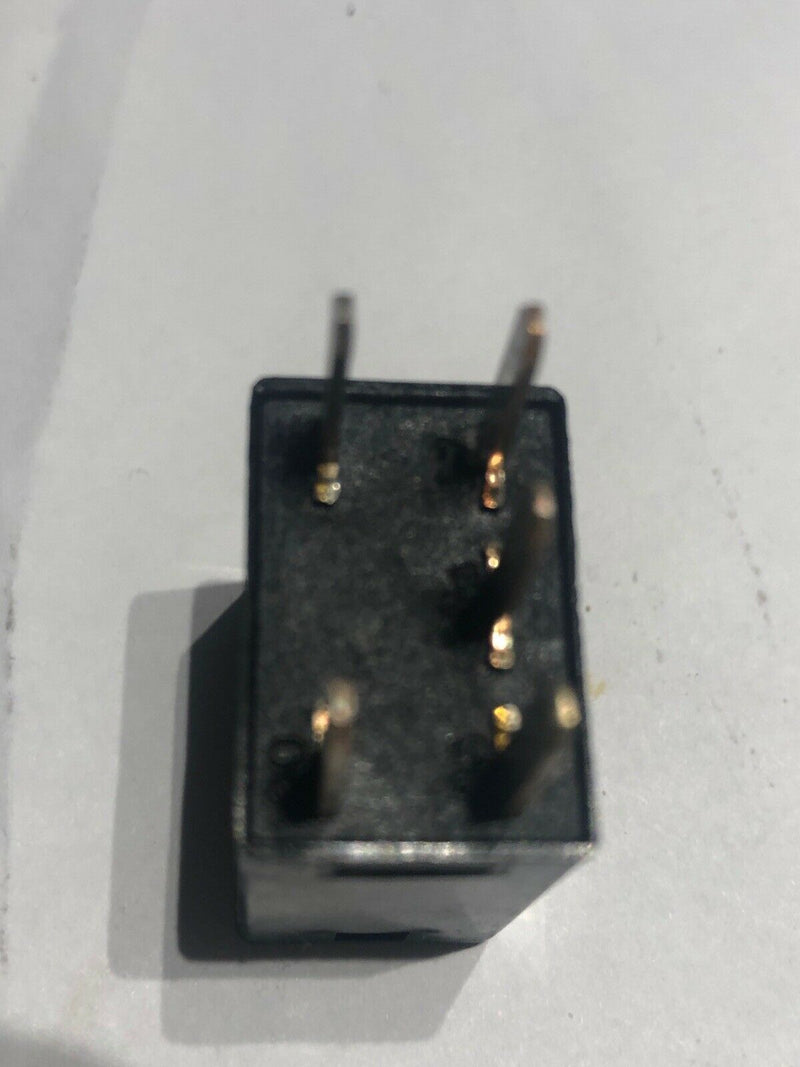 Omron Relay  21911C 05269988AA 12VDC 5 pin