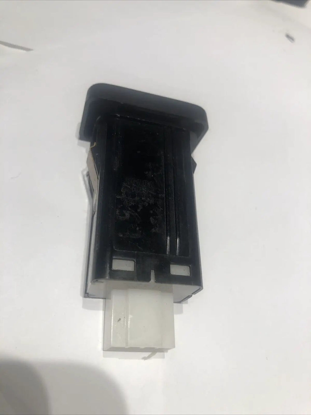 96 97 98 99 ACURA RL REAR WINDOW DEFROST SWITCH BUTTON OEM by Acura