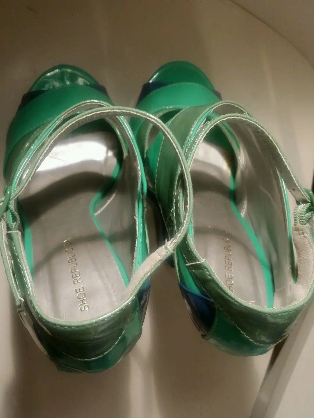 Green multi colored patent leather shoe replic size 8 by shoe republic la