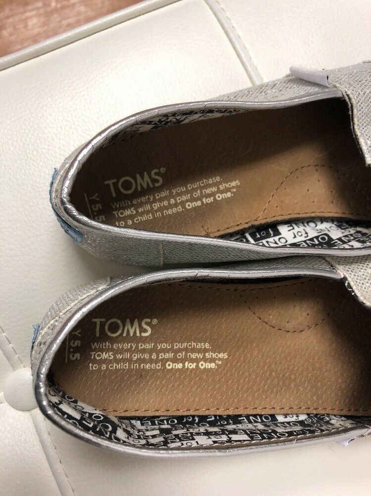Toms Womens Silver Sequin Flats Size 5.5 W