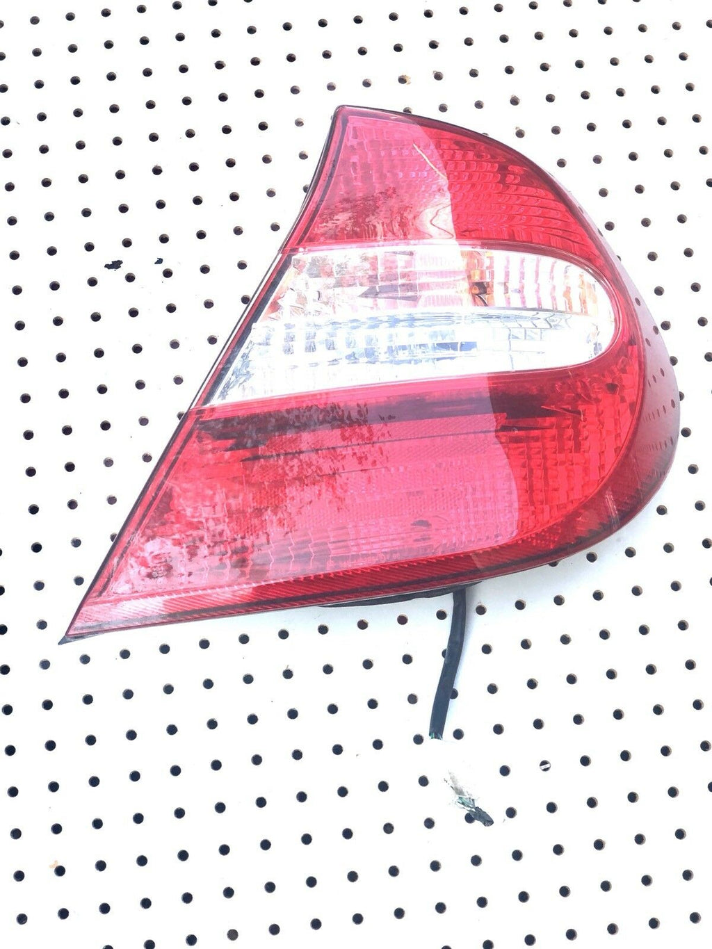 New Passenger Side Right Tail Lamp Lens and Housing 81551AA050