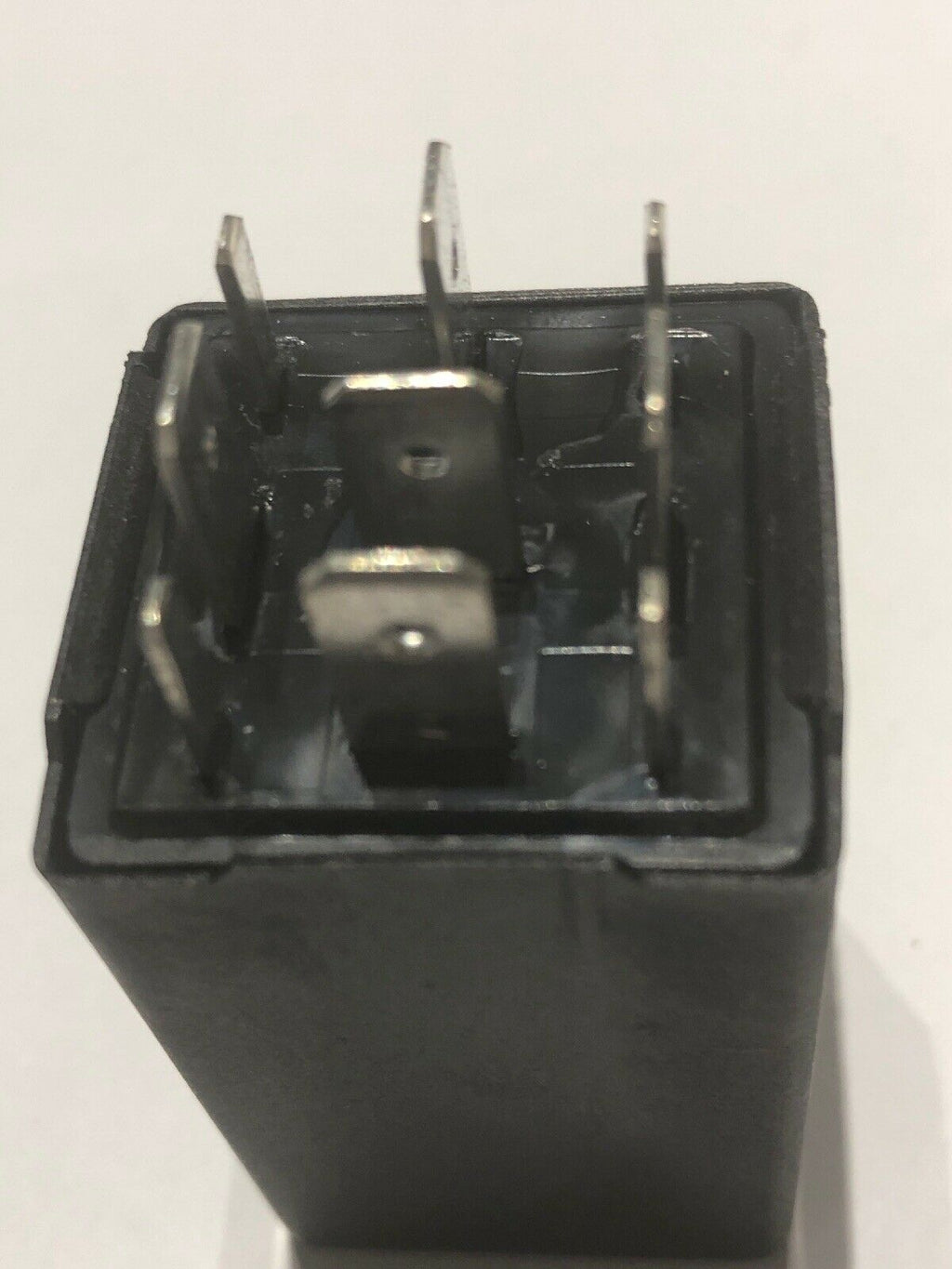 Turn Signal Flasher Relay OEM 4686094 – Dodge Caravan Chrysler Town & Country Plymouth Voyager 1996-2000