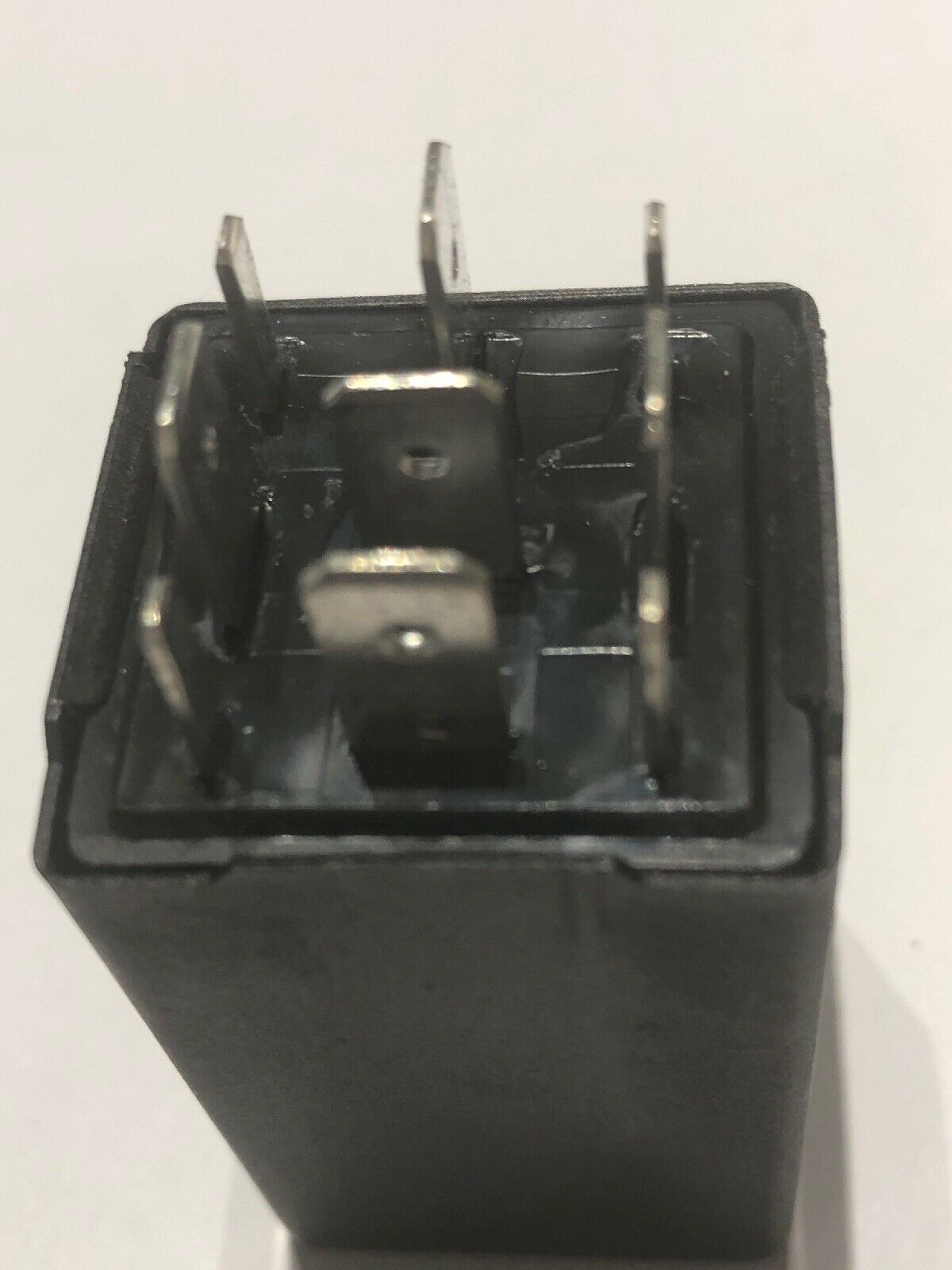 Turn Signal Flasher Relay OEM 4686094 – Dodge Caravan Chrysler Town & Country Plymouth Voyager 1996-2000