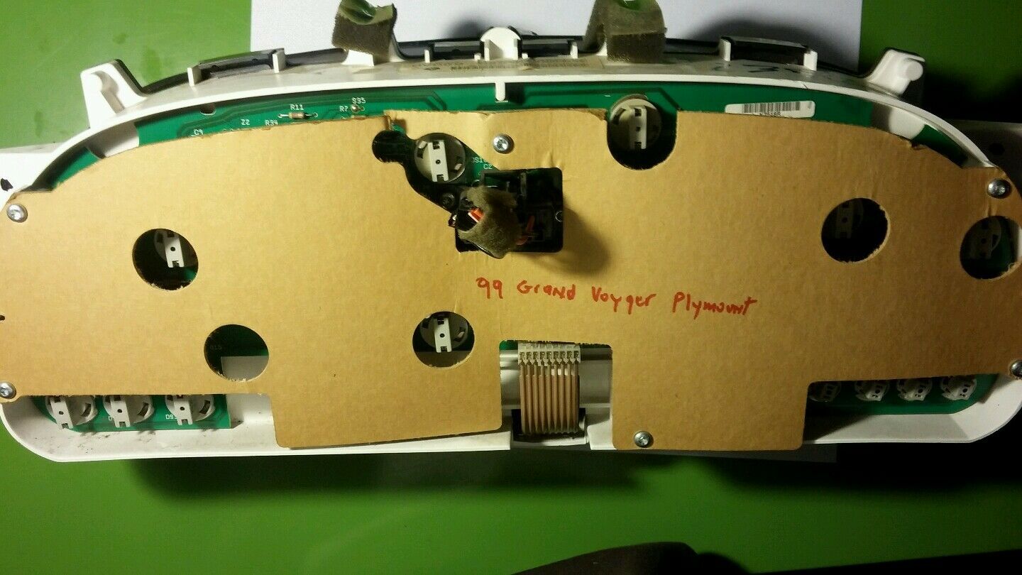 1999 GRAND VOYGER PLYMOUNT INSTRUMENTAL CLUSTER TACH METER