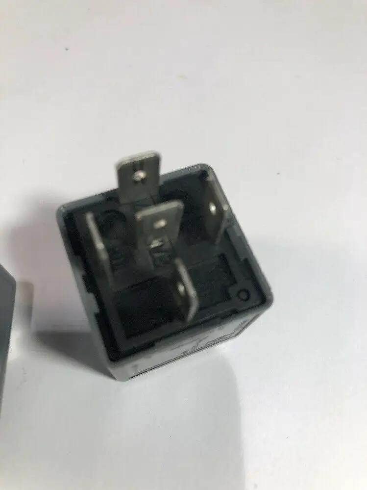 OEM Volvo MULTI PURPOSE RELAY 850 S40 V50 S60 C70 S70 S80 V70 V70XC by Volvo