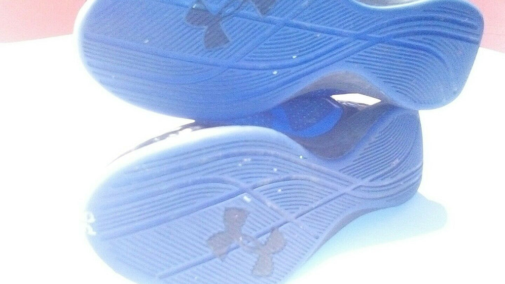 under Armour blue and black high top tennis sjoes size 5.5