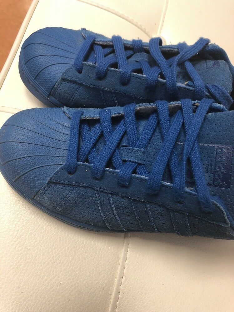 Adidas Youth shoes size 4.5 blue suede