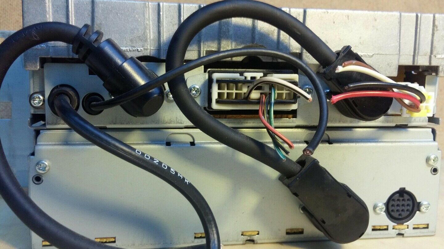 2000 MITSUBISHI OEM CD RADIO CASSETTEE PLAYER/ CHANGER CONTROL TAPE/ FM/AM SCAN