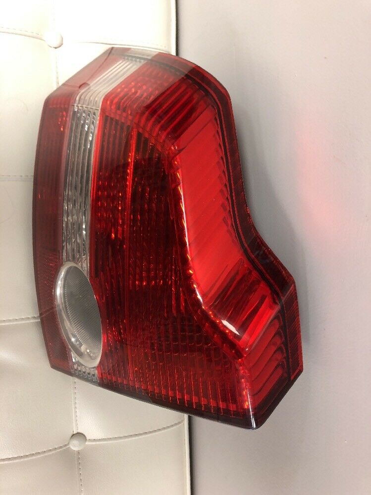 04-07 S40 DRIVER TAIL LIGHT LAMP left side taillight OEM bulb carrier S-40 NICE