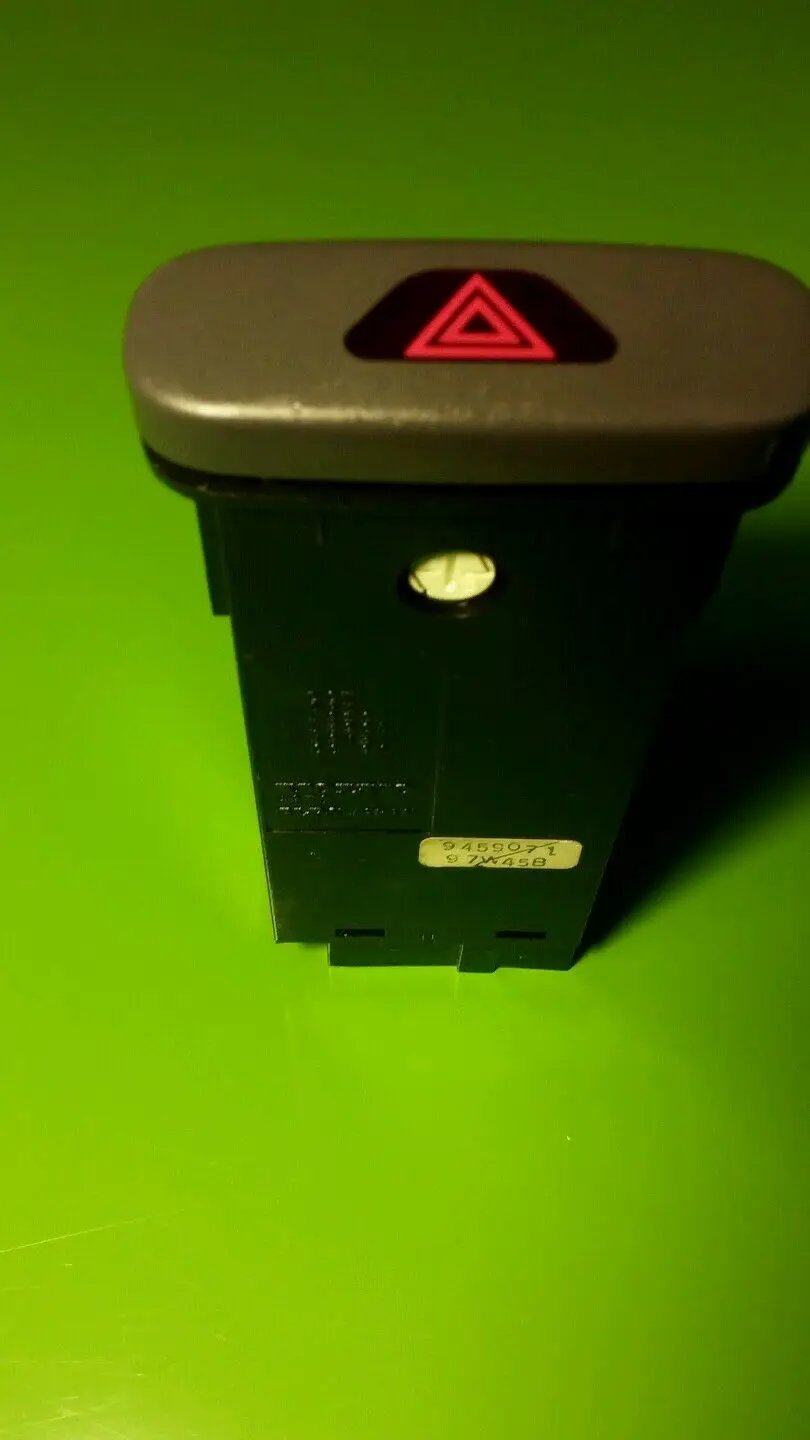 Like-new/;VOLVO S70 V70 / 98-04 VOLVO C70 Hazard Switch 9459071 8622091 6849843 by Volvo