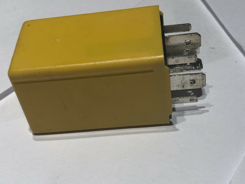 96 - 02 Jeep Dodge Chrysler  Turn Signal Flasher Relay Module 50732 Yellow