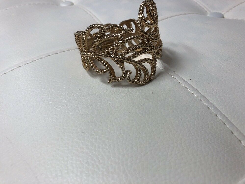 VINTAGE DECO  DESIGNED GOLD  PLATED  SNAP ON BRACELET