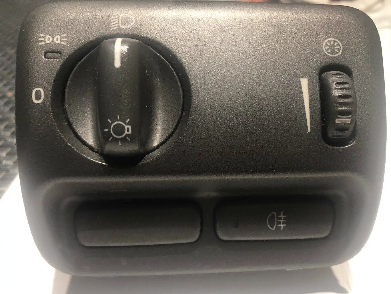 9459983; VOLVO S80 OEM Headlight Switch 99 00 01 02 03 by Volvo