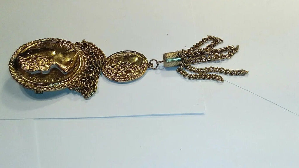 vintage gold tone dangled dexorative pen with chain. by DALEY1DEALS,LLC.