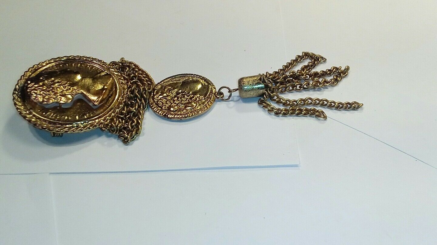 vintage gold tone dangled dexorative pen with chain.